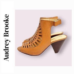 Audrey Brooke tan leather sandles size 9